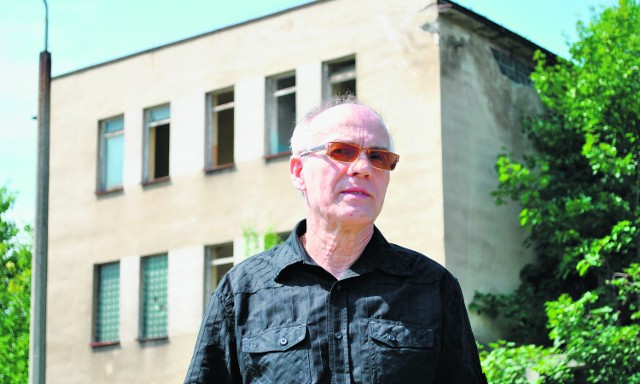 Krzysztof Kubicz, jeden z mieszkańców Chrzanowa, uważa, że ruiny po starym szpitalu powinny być zburzone