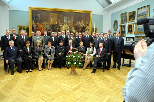 Radni sejmiku wojewódzkiego zakończonej kadencji. kto wejdzie do sejmiku teraz?