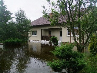 Powódź znów zagraża gminie Borzęcin (ZDJĘCIA)