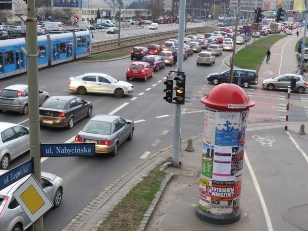 Znów chaos na Legnickiej i pl. Jana Pawła II (ZDJĘCIA, FILM)