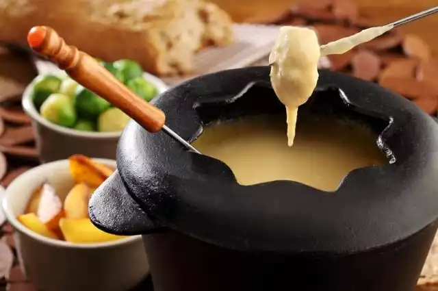 Serowe fondue