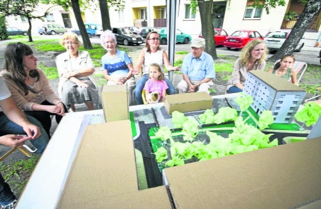 Warsztaty architektoniczne na ul. Zielonogórskiej. W środku model placu