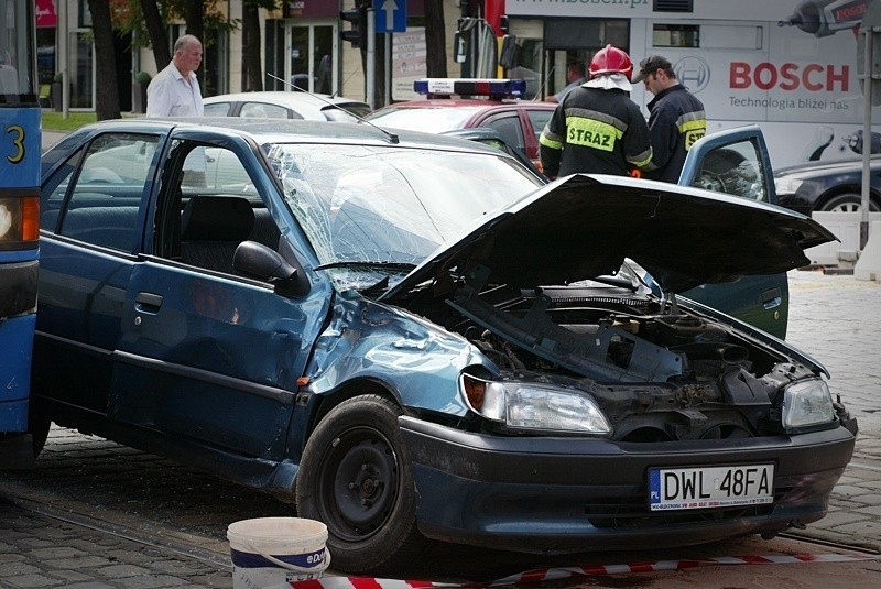 Wrocław: Wypadek na Powstańców Śląskich (ZDJĘCIA, FILM)