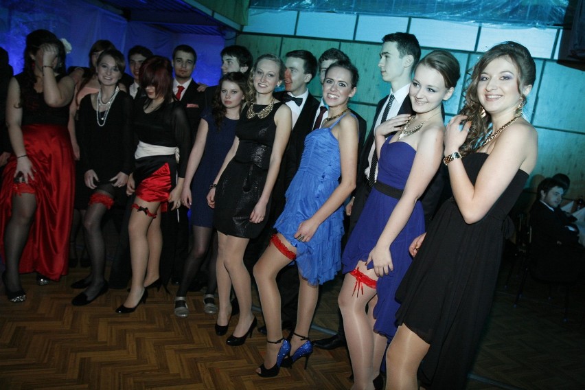 Studniówka 2013: Bal uczniów IV LO im. S. Staszica w Sosnowcu [ZDJĘCIA]