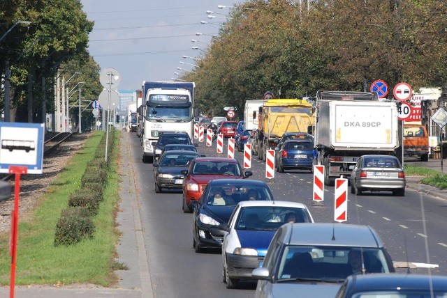 W czwartek zamknięto połówkę zachodniej jezdni Pabianickiej.  Remont ma potrwać dwa tygodnie.