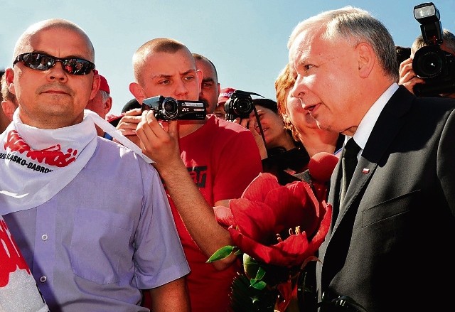 Jarosław Kaczyński przed tyskim zakładem Fiata