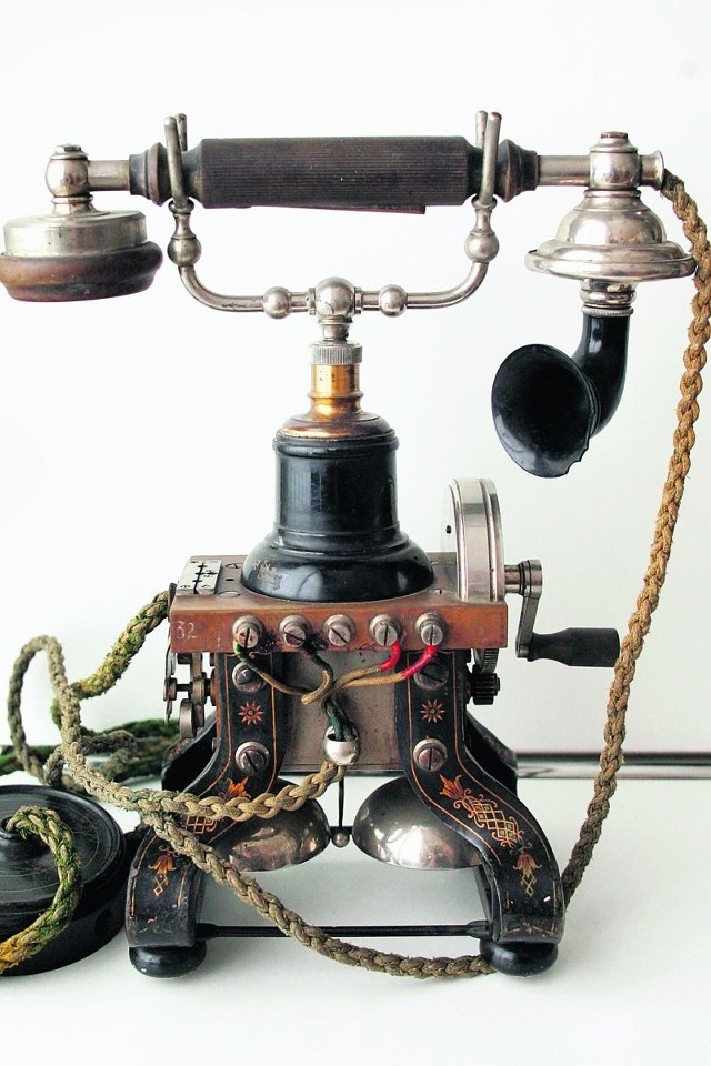Rosyjski biurkowy telefon ericsson z 1898 roku