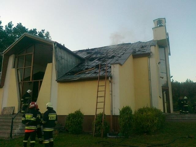 Pożar kościoła koło Góry. Spłonął dach