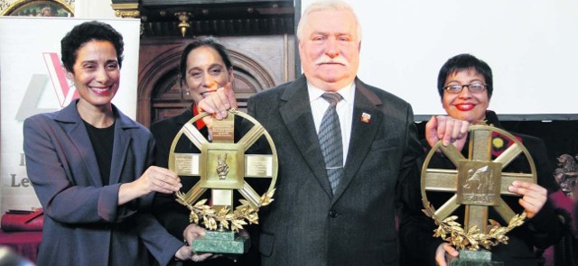 Były prezydent RP Lech Wałęsa i laureatki nagrody jego imienia