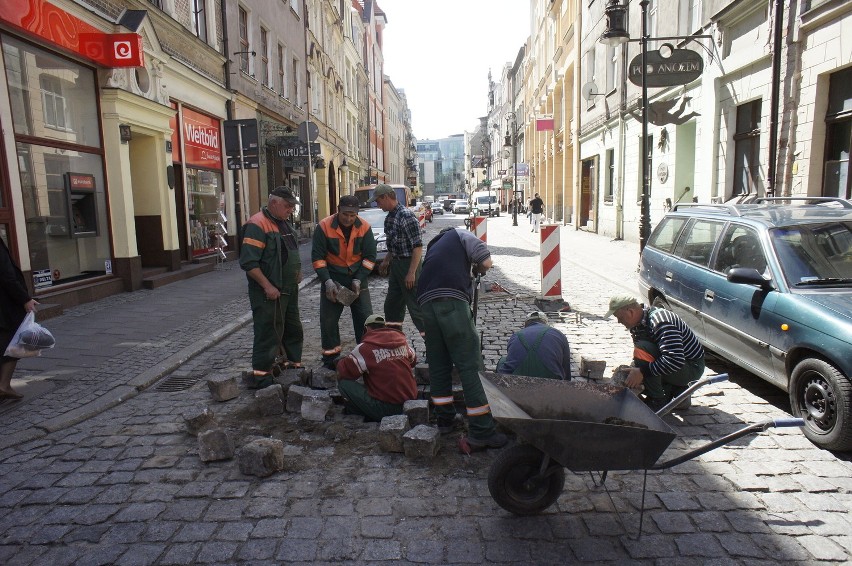 Ostatnie przygotowania do otwarcia deptaku na Wrocławskiej.