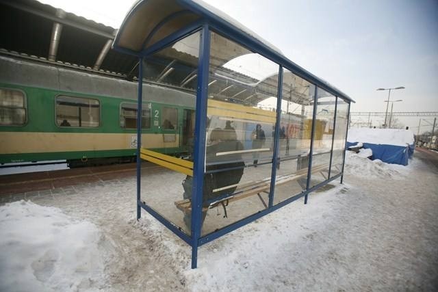 Koleje Śląskie: 50 pociągów odwołanych w sobotę. Średnie opóźnienie - 30 minut