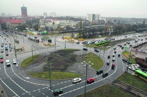 Wiosną 2012 roku przejście pod rondem Kaponiera będzie miało trzy poziomy i ułatwienia dla niepełnosprawnych