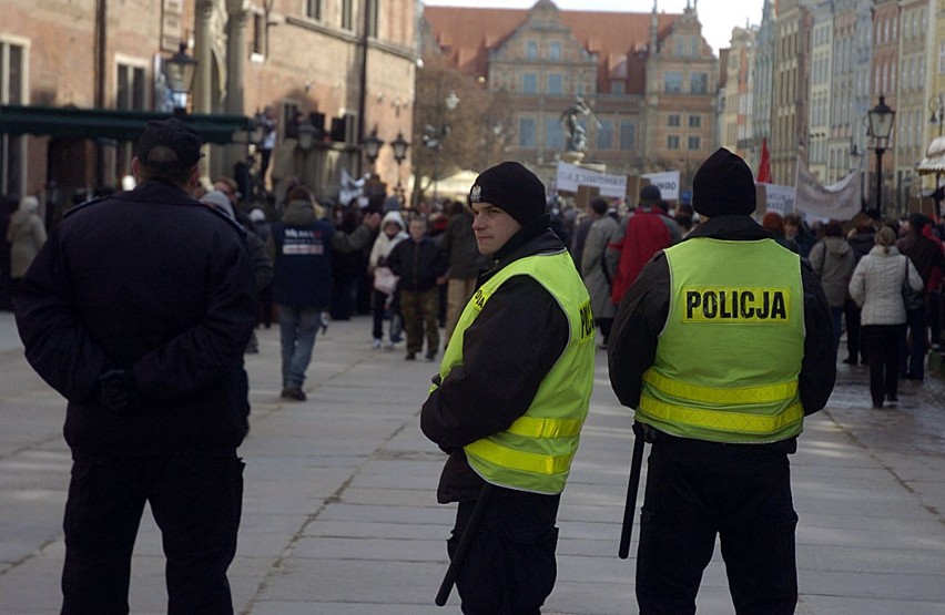 &quot;Marsz pustych garnków&quot; w Gdańsku. Protestujący żądają odwołania Adamowicza (ZDJĘCIA)