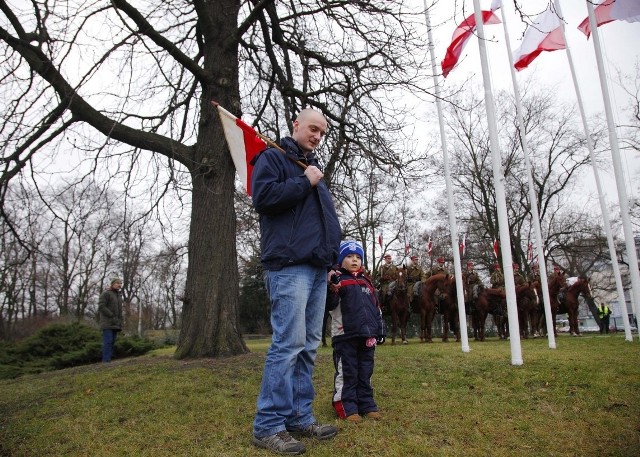 Pod Pomnik Powstańców Wielkopolskich przyszli i mali i duzi