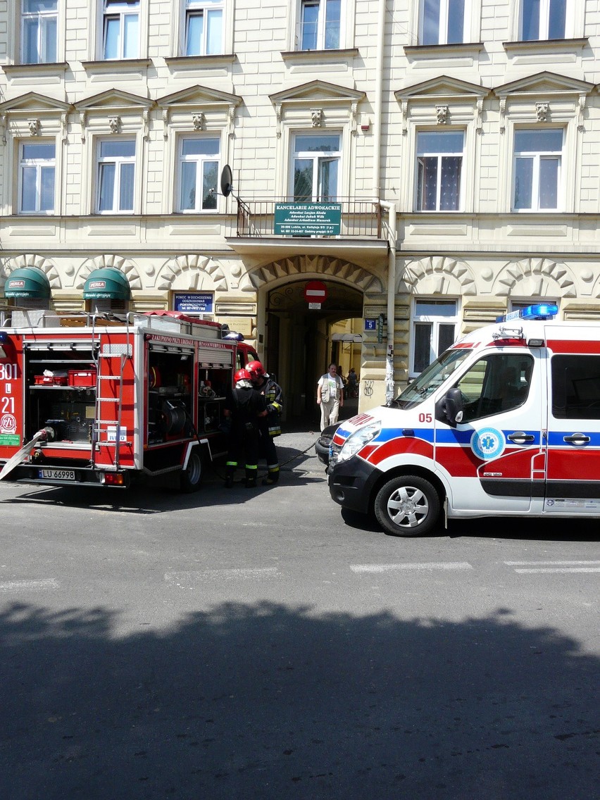 Pożar w mieszkaniu przy ul. Kołłątaja. Jedna osoba w szpitalu (ZDJĘCIA)