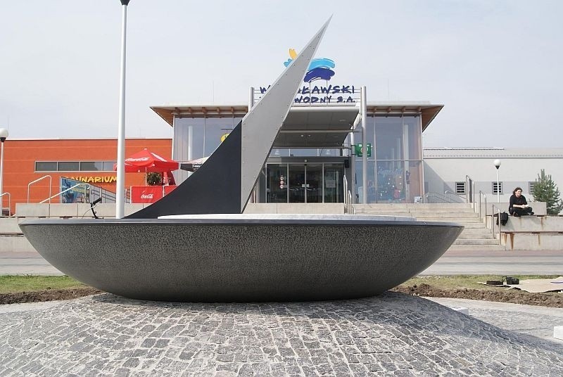 Wrocław: Zegar słoneczny stanął przed aquaparkiem