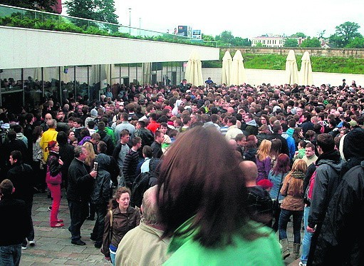 W Krakowie fani szturmowali CORT, gdzie rozdawano bilety