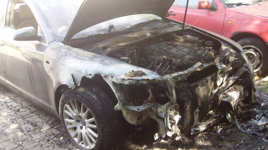 Spłonęło kolejne auto. Tym razem audi a6 przy Pogodnej