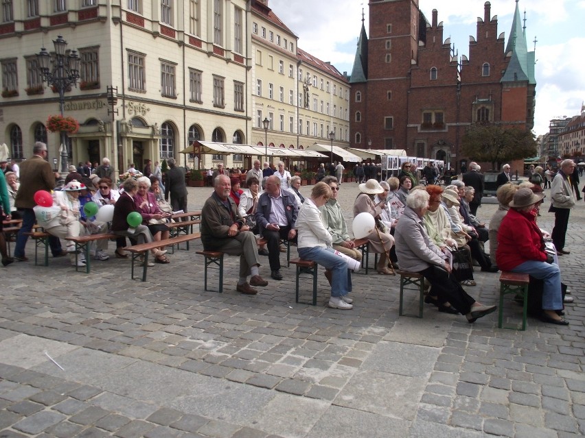 Wrocław: Trwają Dni Seniora Wrocław 2012 (ZDJĘCIA)