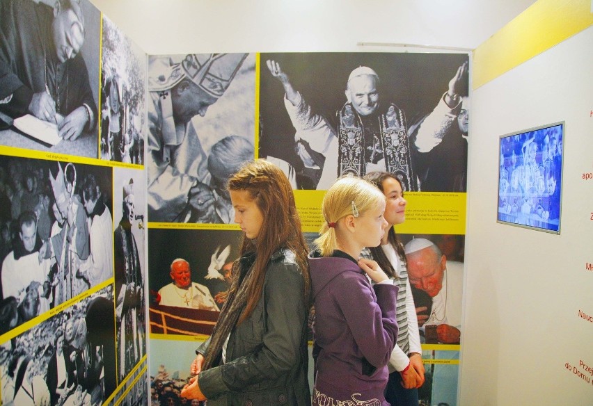 Mobilne Muzeum Jana Pawła II można zwiedzić w Poznaniu