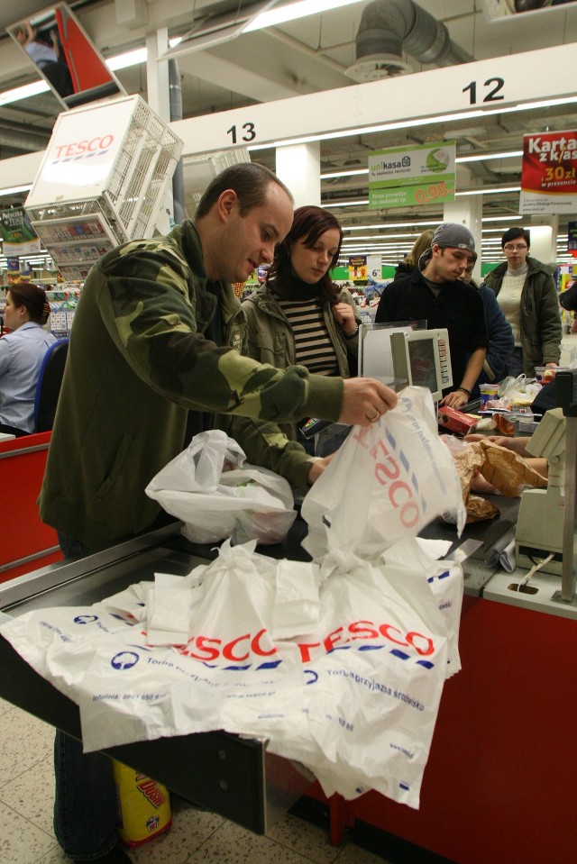 Od czwartku tania folia w Tesco kosztuje 8 gr