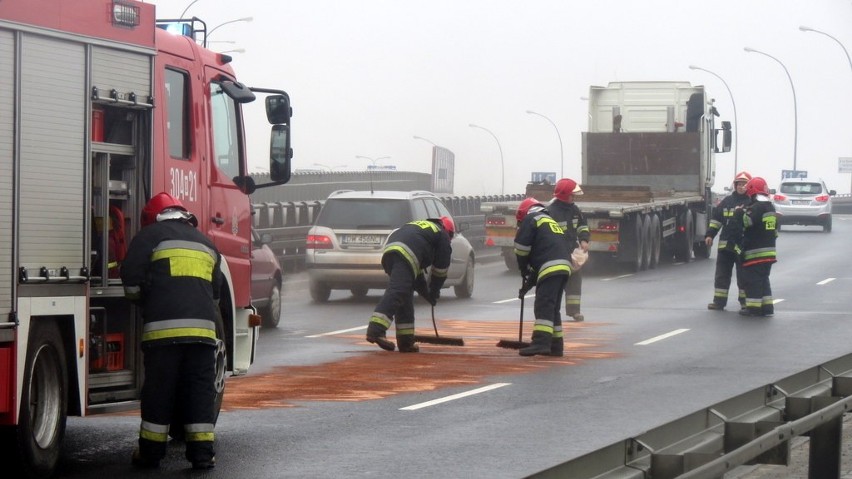 Wypadek na ul. Bystrzyckiej, korki na Gądowiance (ZDJĘCIA)