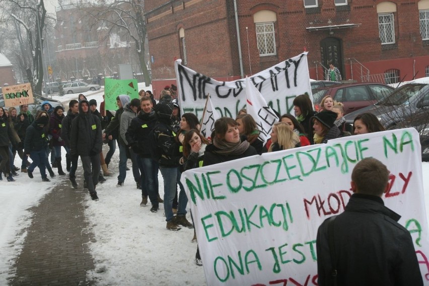 Manifestacja młodzieży Ekonomika z Raciborza [ZDJĘCIA i WIDEO]