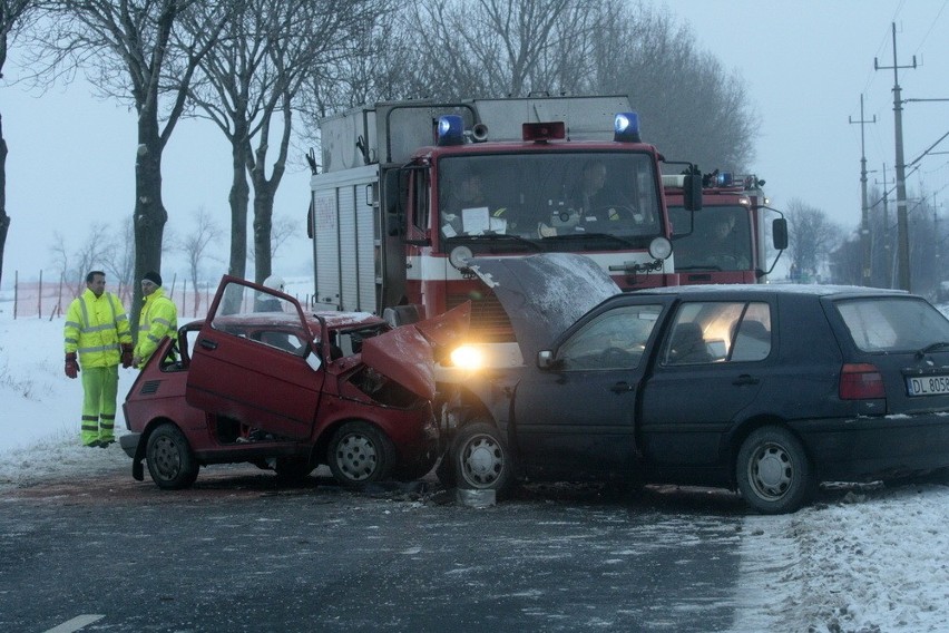 Wypadek na trasie Legnica - Złotoryja. Są ranni (ZDJĘCIA)