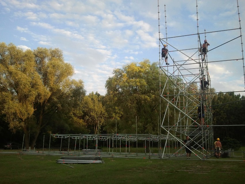 OFF Festival 2012: Rozpoczęła się budowa scen [ZDJĘCIA]