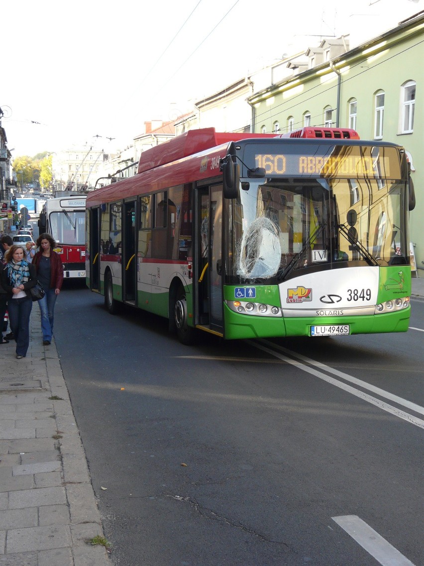 Wypadek na Lubartowskiej: Trolejbus potrącił pieszego (FOTO)
