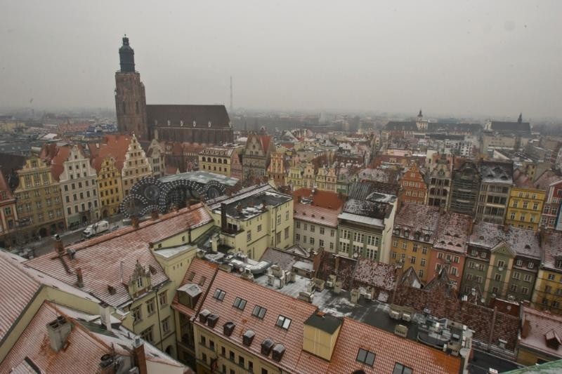 Przed hejnałem zagrał Gloria in excelsis Deo. Zobacz, co widzi z wieży ratuszowej (ZDJĘCIA, FILM)