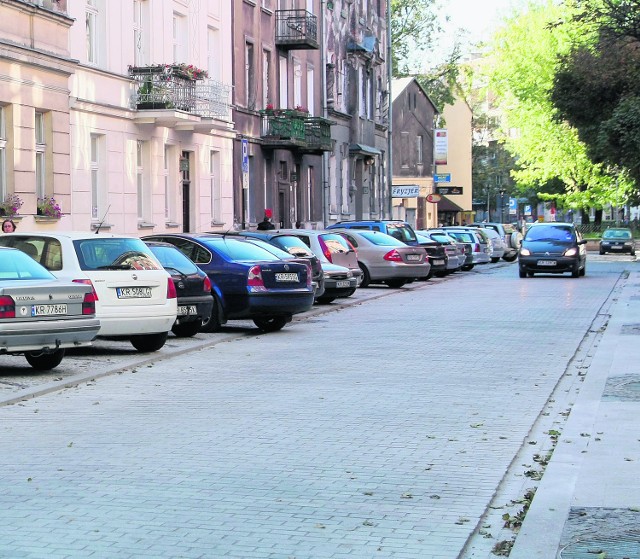 Liczba miejsc parkingowych zmalała z 446 do 138