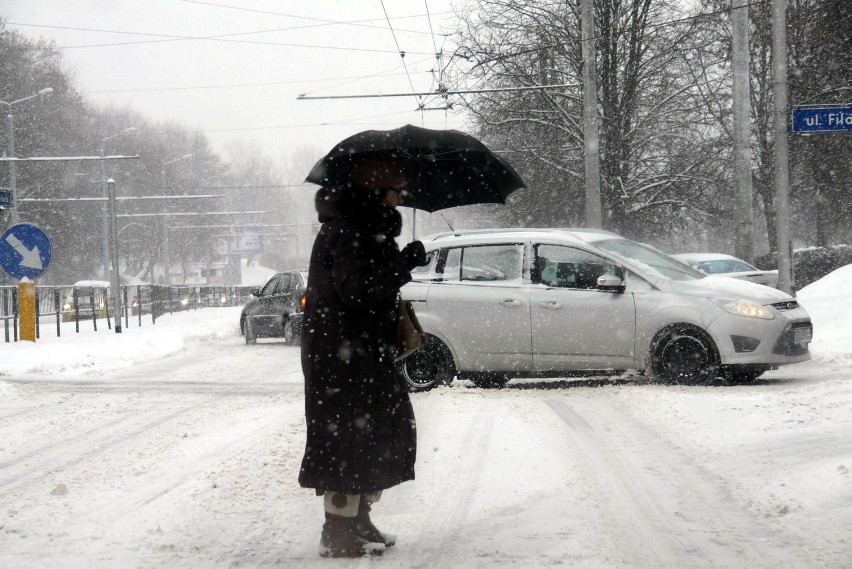 Zima w Lublinie i regionie: Trudne warunki na drogach (ZDJĘCIA)