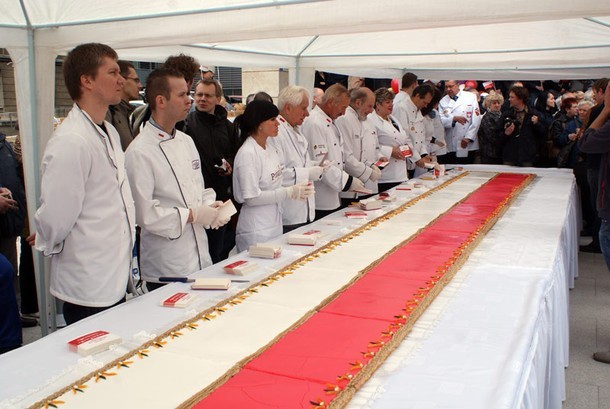 Poznań: Wielki mazurek na Dzień Flagi [ZDJĘCIA]