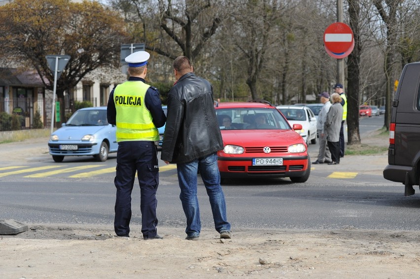 Poznań: Remonty dróg w okolicach stadionu paraliżują przejazd (ZOBACZ FILM i ZDJĘCIA)