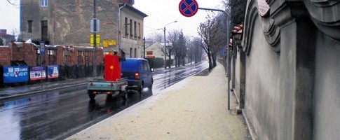 Przez kilkadziesiąt dni ulica Tuchowska była rozkopana na długości kilkuset metrów. Teraz jest wreszcie przejezdna