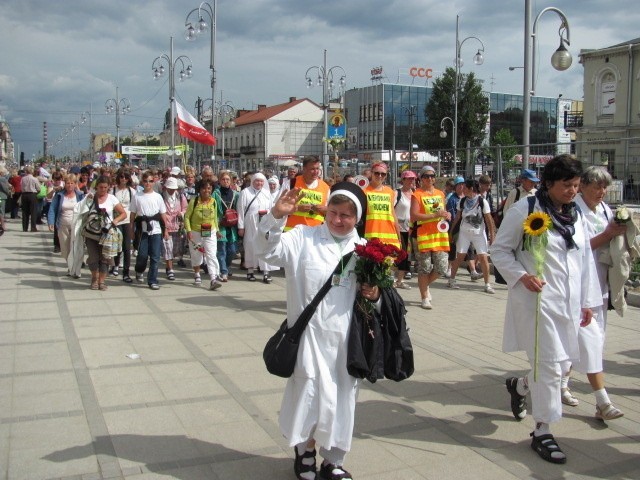 Warszawska Pielgrzymka Piesza 2012 dotarła na Jasną Górę [ZDJĘCIA]