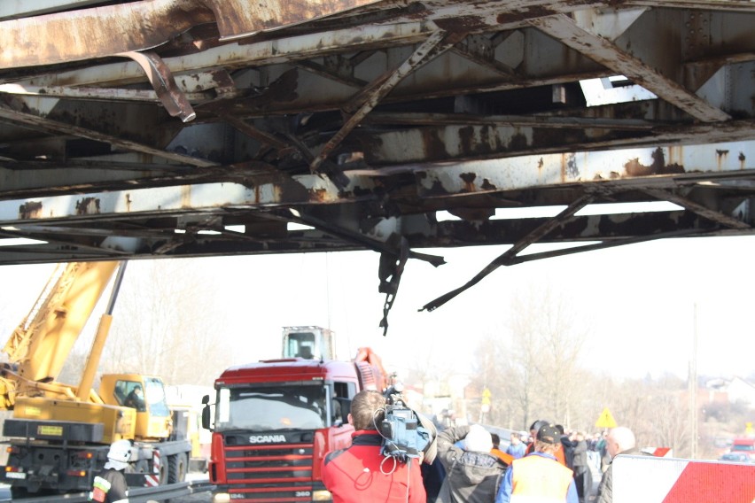 Wypadek w Sławkowie: ciężarówka uszkodziła wiadukt [ZDJĘCIA]