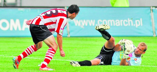 Andrzej Niedzielan udowodnił, że jest bardzo szybkim zawodnikiem, nawet dla arbitra, który nie uznał mu bramki