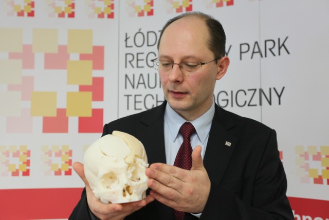 Prof. Marek Kozakiewicz przeprowadził operację w klinice chirurgii szczękowo-twarzowej