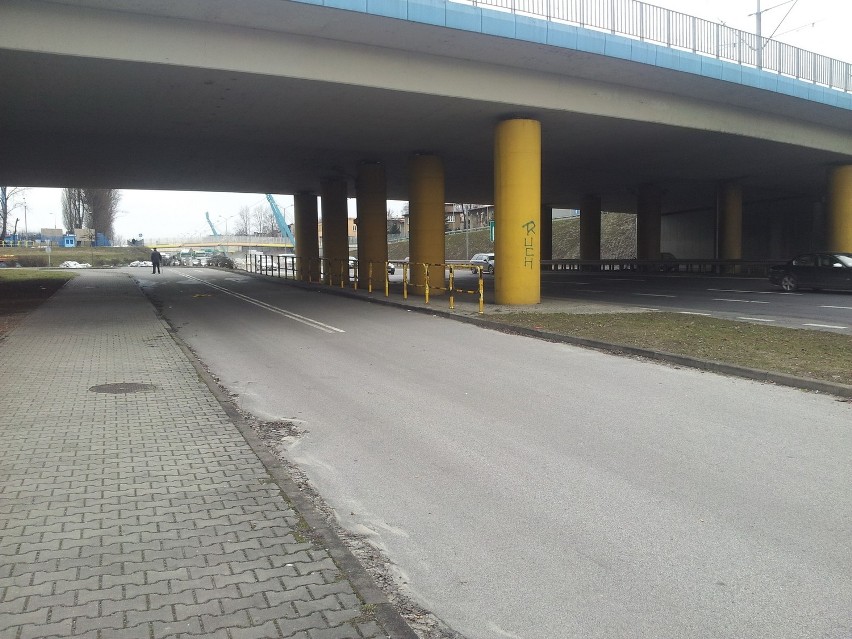 Wypadek w Chorzowie na DTŚ: Samochód dachował, ruch w stronę Katowic był utrudniony