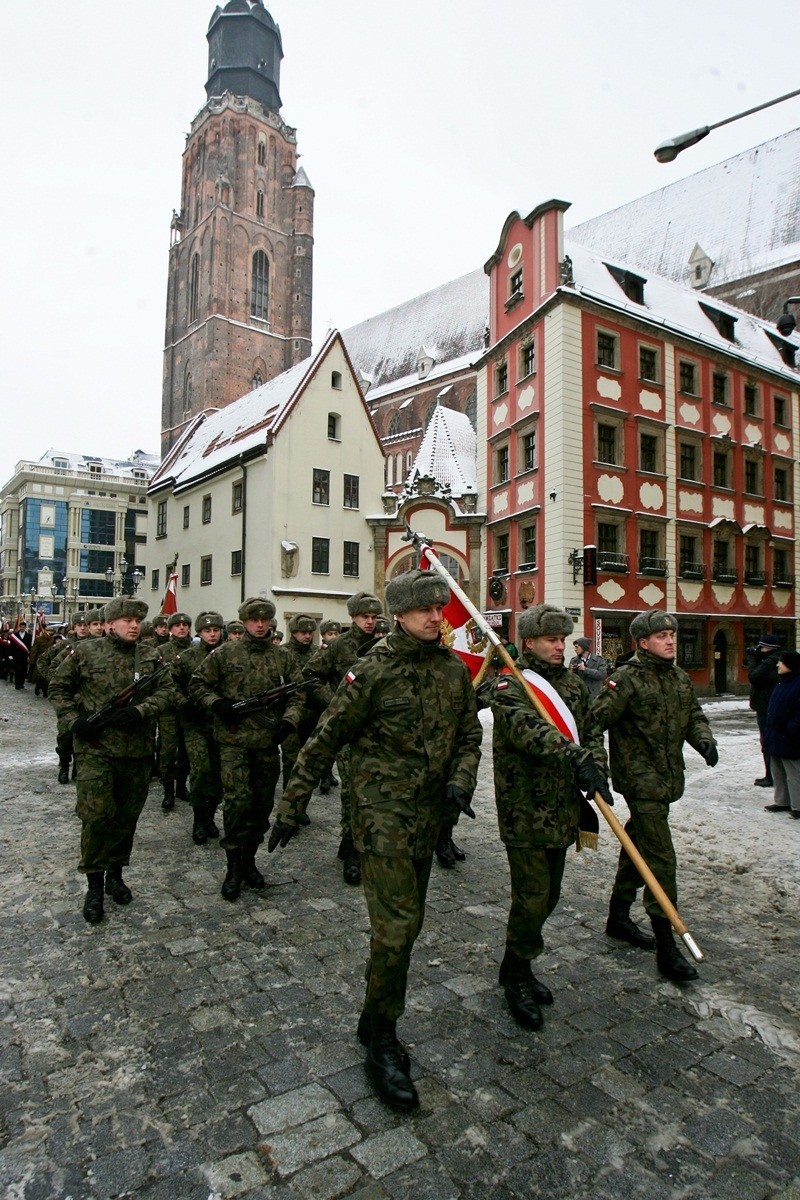 Wrocław: Kilkaset osób na marszu w rocznicę Powstania Styczniowego (ZDJĘCIA)