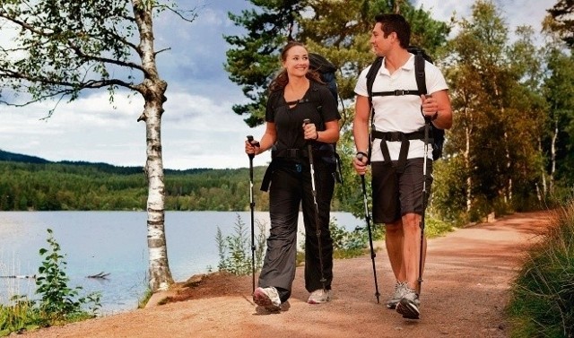 Nordic walking, czyli bieg z kijkami, gwarantuje znakomity i intensywny relaks każdemu