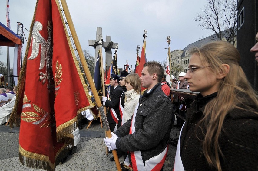 Poznań: Akademicki hołd dla zmarłych. Zdjęcia i film