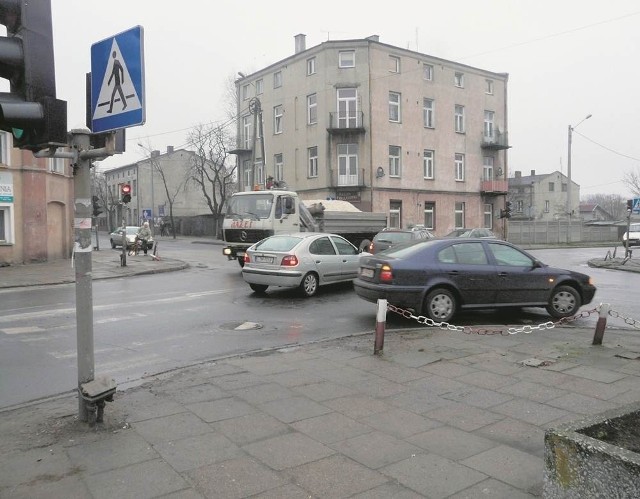 5,5 mln zł zarząd województwa łódzkiego przekaże na rozbudowę skrzyżowania ul. Warszawskiej z ul Grota Roweckiego i szeroką w Tomaszowie Mazowieckim.