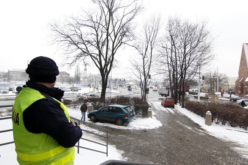 Wrocław: Przejeżdżasz na czerwonym? Drogówka łapie niepokornych kierowców (ZDJĘCIA)