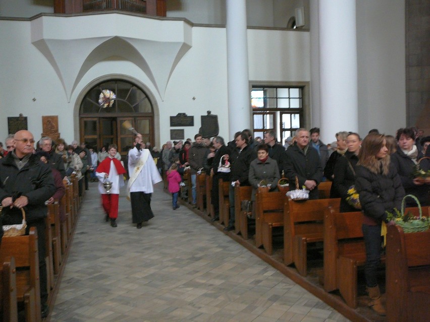 Święcenie pokarmów w katedrze Chrystusa Króla w Katowicach