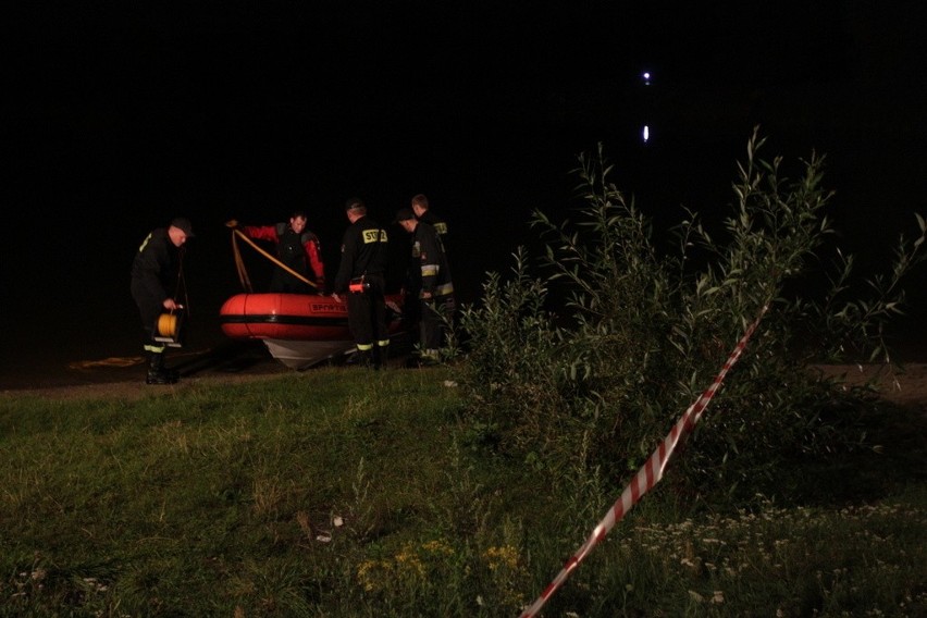 Mężczyzna zaginął w stawie przy ul. Królewieckiej. Poszukiwania na razie bez skutku (ZDJĘCIA)