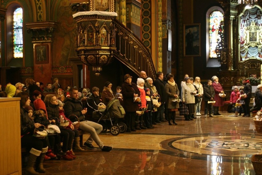 Święcenie pokarmów w katedrze w Sosnowcu