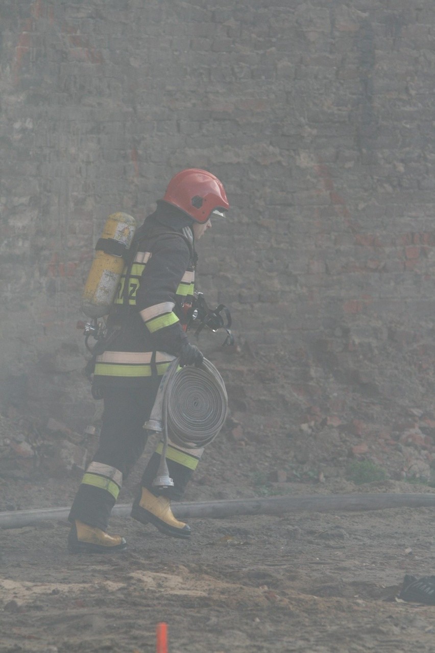 10 zastępów straży walczyło z pożarem pustostanu przy Dworcu...